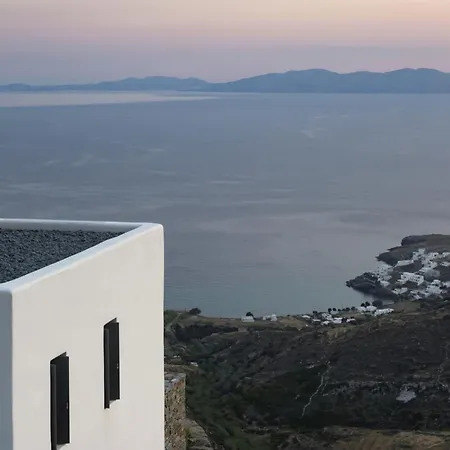 House G In Tinos Kardhiani