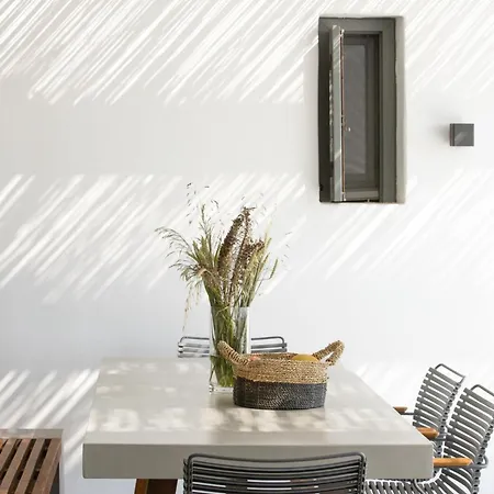 House G In Tinos Kardhiani